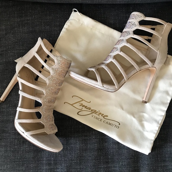 Vince Camuto suede heels - Picture 2 of 7